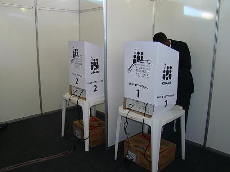 Convencionais votaram em duas urnas